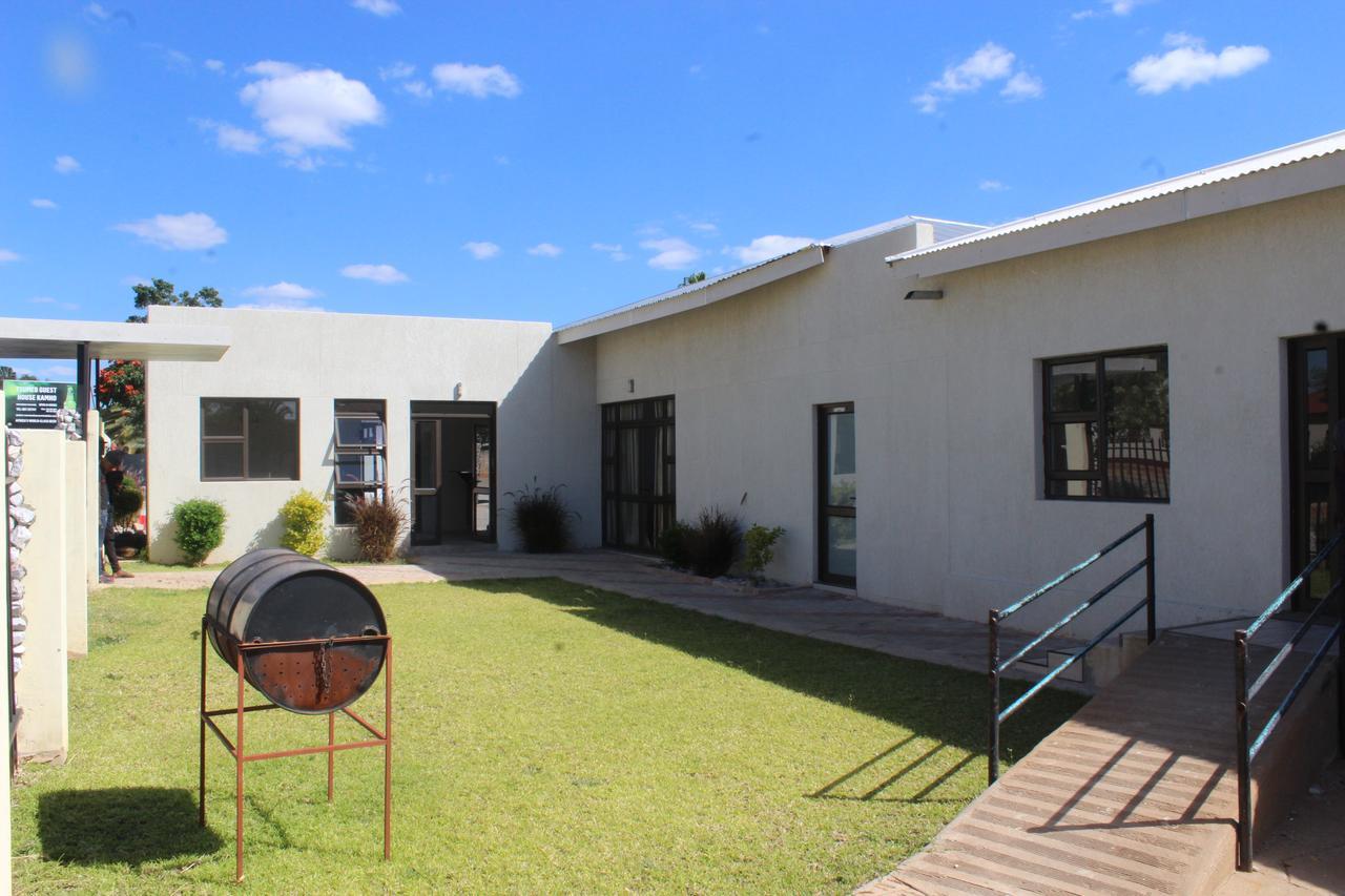 Tsumeb Guesthouse Kamho מראה חיצוני תמונה