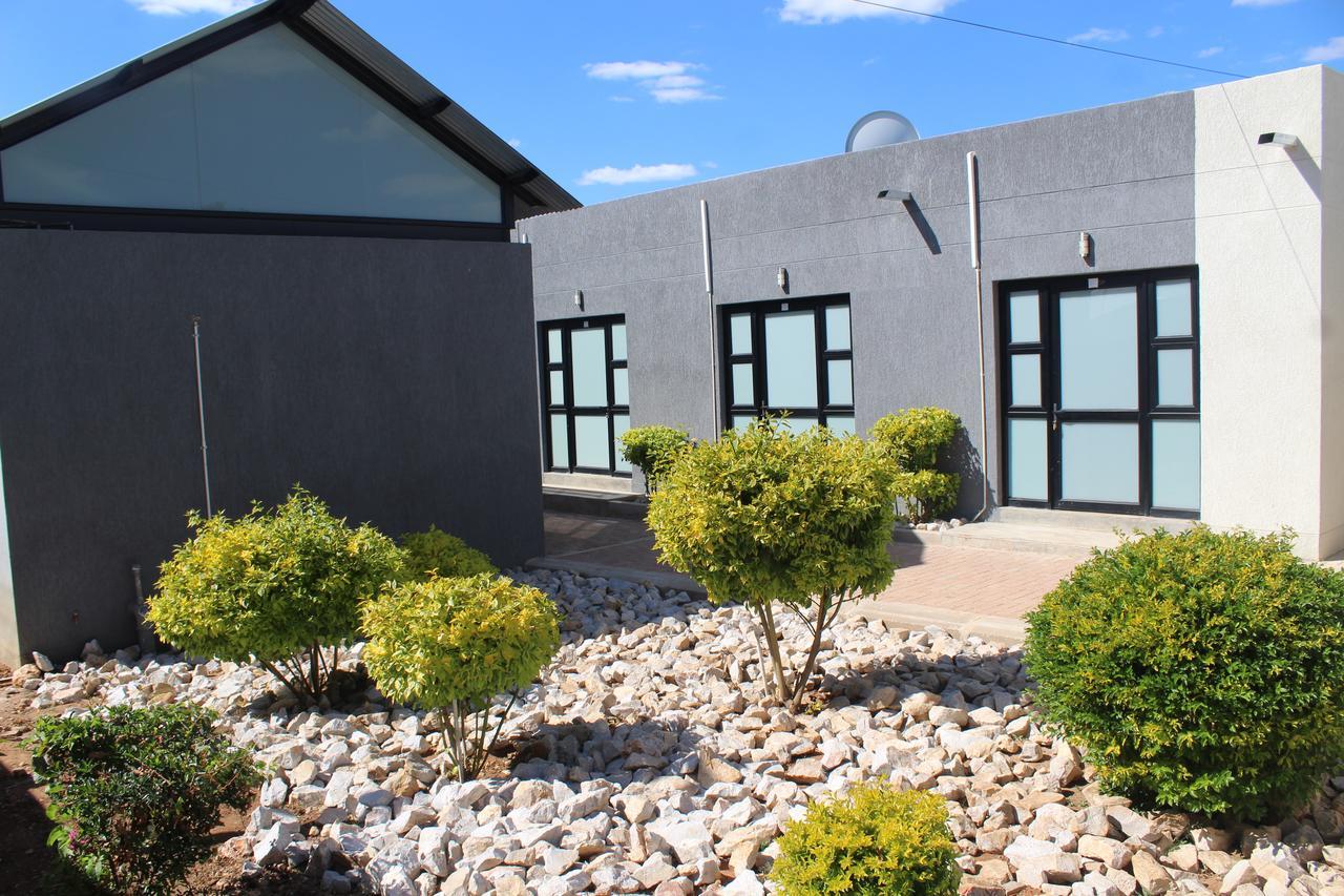 Tsumeb Guesthouse Kamho מראה חיצוני תמונה